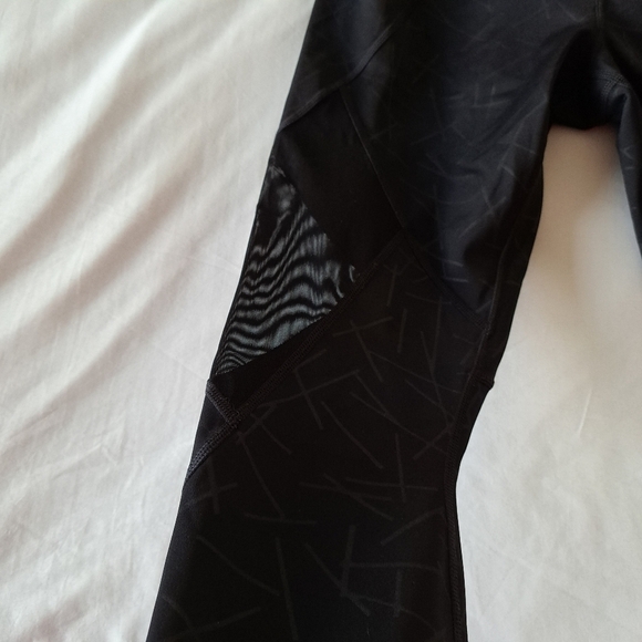 Athleta women's  black Sonar Angle Aura legging size small - Picture 2 of 7